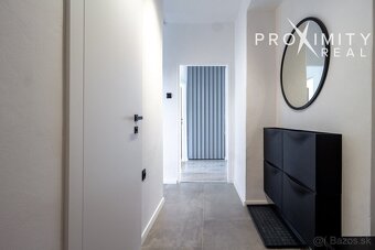 Štýlový 2-izbový byt s balkónom na skvelej adrese - 12