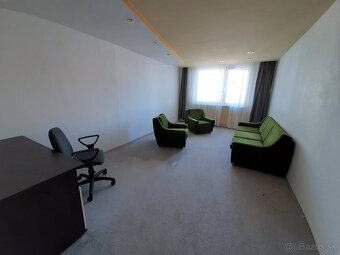 Prenájom 3-izbový byt, 76 m2, balkón, centrum Levice - 12