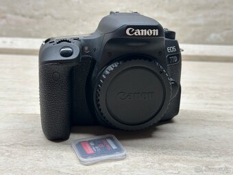 Canon EOS 77D - 12