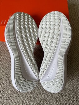 Bezecke tenisky Nike Winflo - 12
