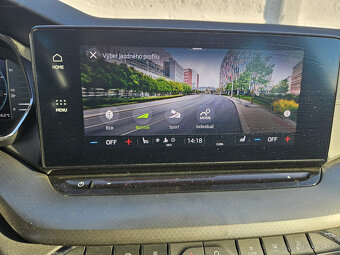 ŠKODA OCTAVIA COMBI 2.0 TDI STYLE DSG - 1.MAJITEĽ - 12