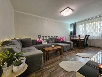 Na predaj veľký kompletne zariadený 3-izbový byt v centre Pi - 12