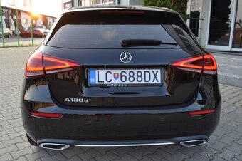 MERCEDES A 180 D, FÓLIE, ALU R17, KOŽA, BIXENÓNY, TEMPOMAT - 12