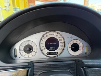 Mercedes-Benz E trieda Sedan 320 Automat A/T 4-matic 4x4 - 12
