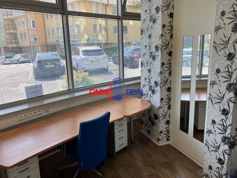 Obchodný, alebo kancelársky priestor vhodný aj na ambulanciu - 12