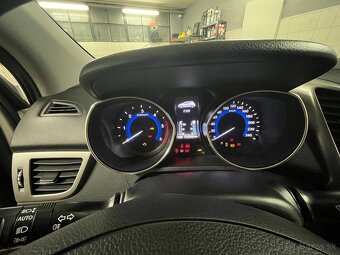 Hyundai i30 CW 1.6i Style - plná výbava - 12