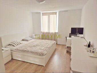 Kompletne zrekonštruovaný 3 izbový byt na ulici Sokolská v B - 12