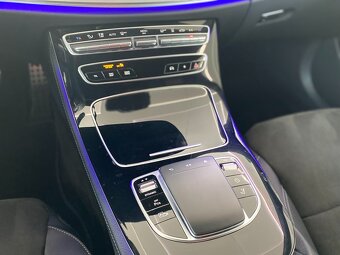 Mercedes - Benz E300de 143kW 4MATIC 9G-TRONIC Plug-in Hybrid - 12