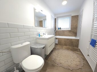 Veľký, kompletne zrekonštruovaný byt Trenčín - 12
