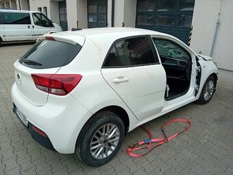 2x Kia rio 1.2 benzín HAVAROVANÉ - 12