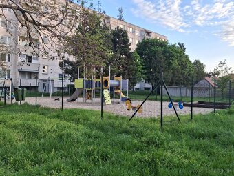 Ponúkame na predaj priestranný trojizbový byt v centre obce - 12
