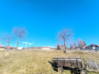 SLNEČNÝ POZEMOK POD KRÁĽOVOU HOĽOU NA STAVBU CHATY ROD.DOMU  - 12