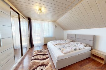 Rodinný dom s bazénom v tichej obci Staré - 12