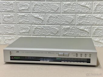 JVC A-X5 …. Stereo zosilovač. JVC T-X6L … stereo tuner - 12