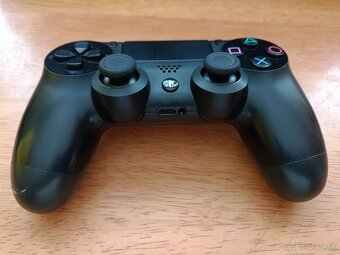 Playstation 4 - 12