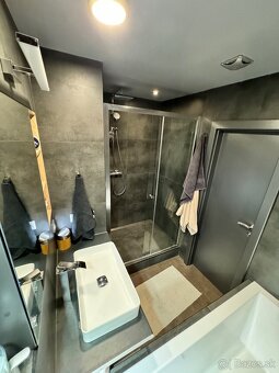 Prenájom - Nadštandardne zariadený 3 izbovy byt s loggiou - 12