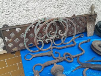 Staré historické ,rustikálne, kované náradie a pomôcky. - 12