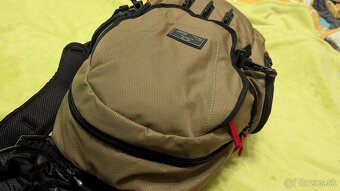 Oakley BATHROOM SINK UNISEX - Batoh - coyote - 12