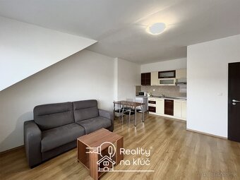 Na predaj dva zariadené 2-izbové apartmánové byty s balkónom - 12