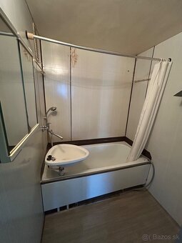 Predám 3 izbový byt s balkónom v centre v os. vlastníctve - 12