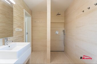 Na predaj rodinná vila vhodná na bývanie aj investíciu - 12