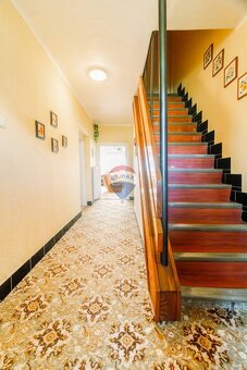 PREDAJ Rodinný dom s garážou a pozemkom 2 362 m2 neďaleko Ro - 12
