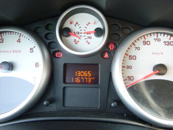Peugeot 207 1,4i 16v 2010 - 12