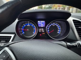 TOP STAV - Hyundai i30 CW 1.6i CRDi VGT GO, IBA 75900 km - 12