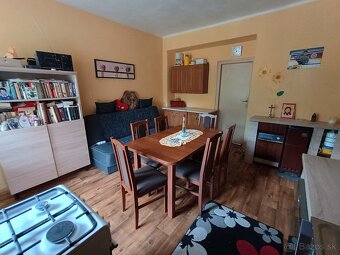 Rozkládací stôl a 6 mohutných stoličiek - 12