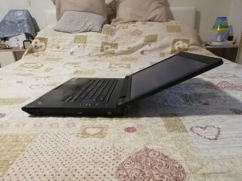 Lenovo. i3 4x2,4 GHz. SSD 128 GB. 15,6“. 8GB. Nová baterka. - 12