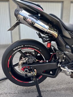 Yamaha R1 Big Bang - 12