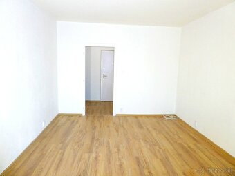 Na predaj čerstvo zrekonštruovaný 2 izbový byt s loggiou. - 12