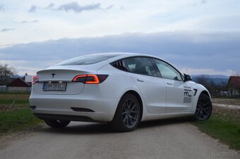Tesla 3 SR 2023 - 12