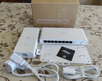 Ubiquiti, Unifi - UAP-AC-HD, UCG-Ultra, UISP-R - 12