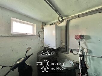 Na predaj dvojgeneračný poschodový rodinný dom - Komjatice - 12