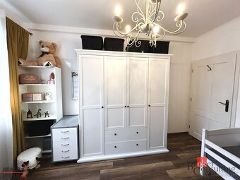 NA PREDAJ | Priestranný 3-izb byt s vlastnou predzáhradkou – - 12