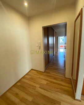 Ponúkame na predaj 3- izbový byt na Dlhých Dieloch na ulici  - 12