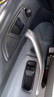 Ford Fiesta - 12