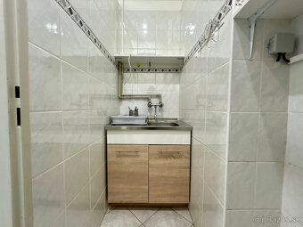 Na prenájom MODERNÁ prevádzková budova 1300m2 15min.od NZ - 12