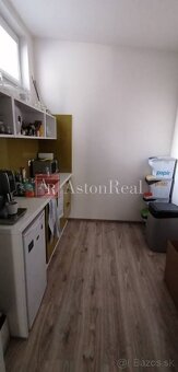 Prenájom: kanceláriu 28 m2, v centre B. Bystrice, Nám. Slobo - 12
