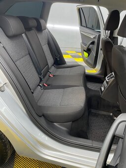 Škoda Octavia Combi 2.0 TDi 110 kW DSG SOLEIL FullLedOdpočet - 12