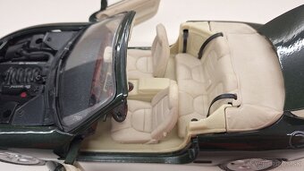 1:18 JAGUAR XK8 - 12