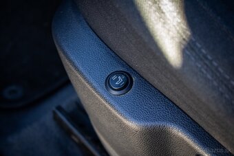 Peugeot 3008 1.6 VTi Anniversary Pack 88kW - 12