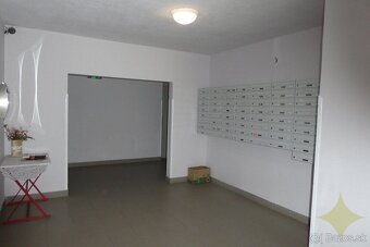 Veľkometrážny 3 izbový byt s balkónom po čiastočnej rekonštr - 12