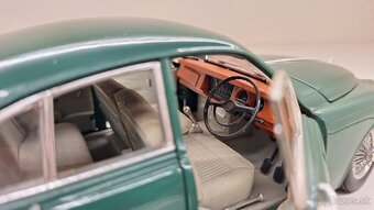 1:18 JAGUAR MARK II - 12