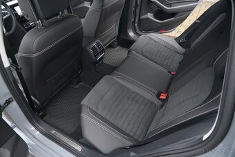 Volkswagen Passat Variant 2.0 TDI Elegance 4Motion DSG - 12