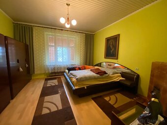 Trojizbový rodinný dom v širšom centre mesta Lučenec - 12