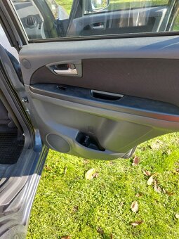 Suzuki SX4 sedan - 12