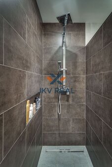 Moderný 5-izbový rodinný dom + bazén, altánok, záhrada | Veľ - 12