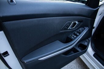BMW Rad 3 Touring 318d mHEV A/T I AJ NA SPLÁTKY - 12